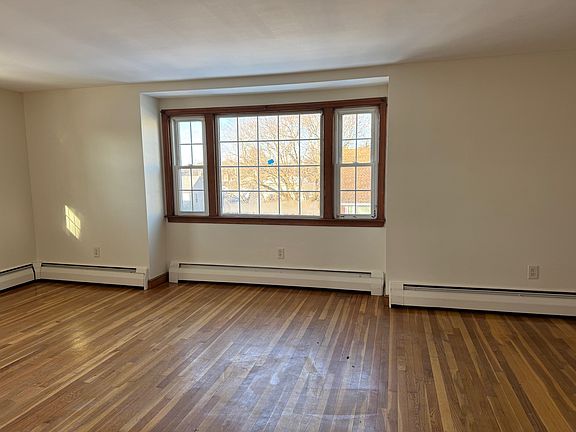 3rd image of 14 Essex St