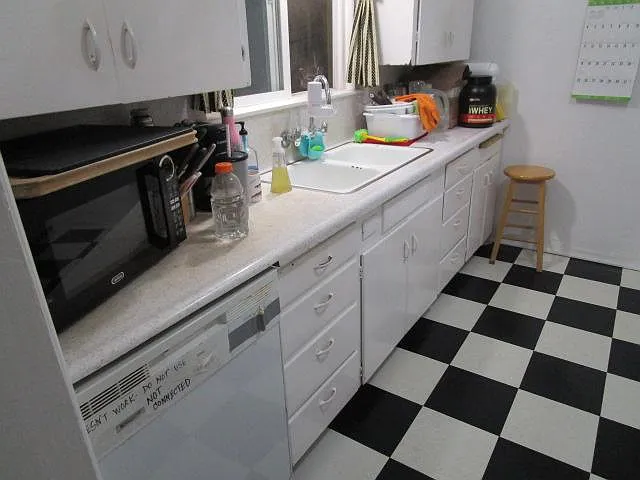 715 Corcoran Ave — Photo 2