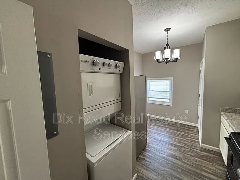 502 Ross Ave #3 — Photo 10