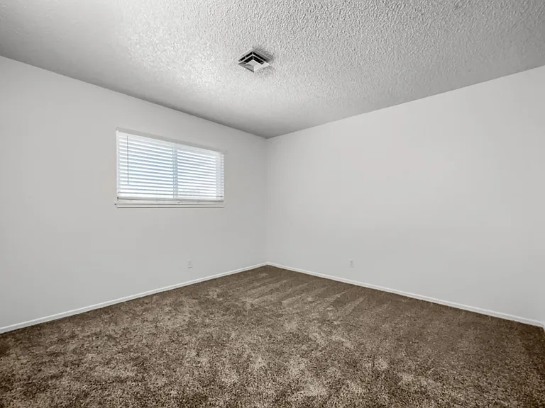 823 Center St — Photo 18