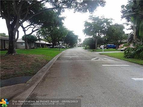 4th image of 10073 NW 16th St