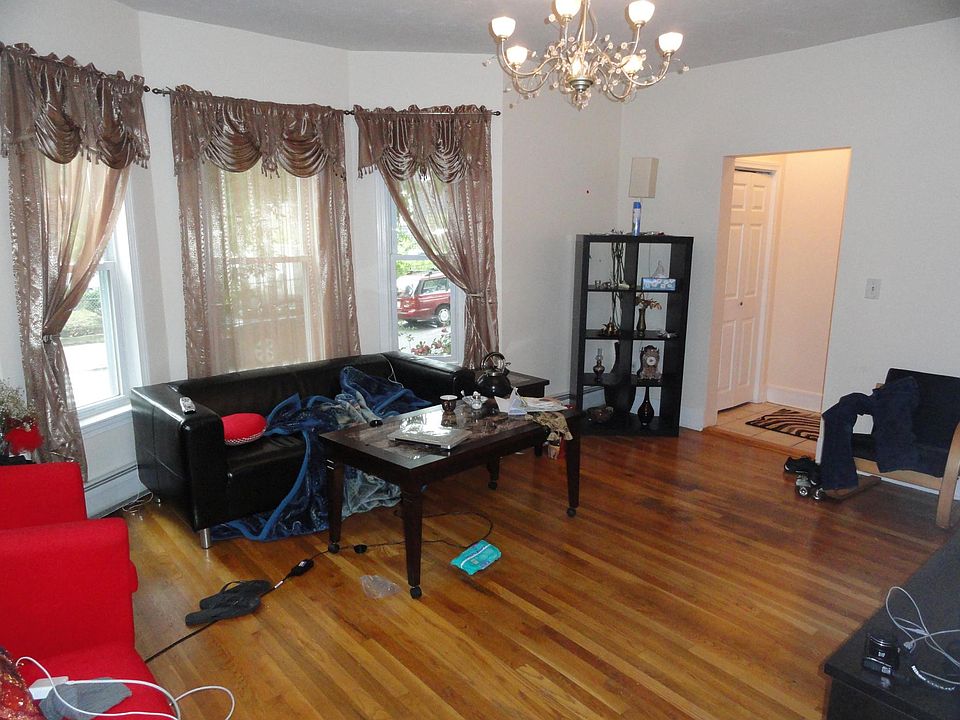 2nd image of 39 Bond St #2-38