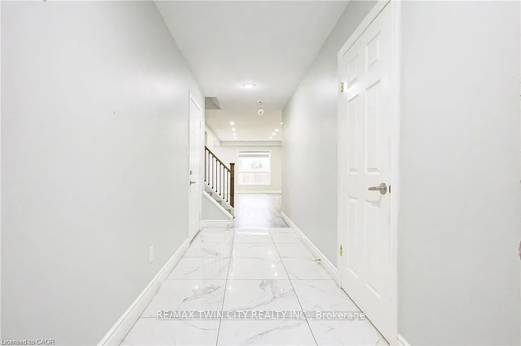 4 bed, $3,000 — Photo 3