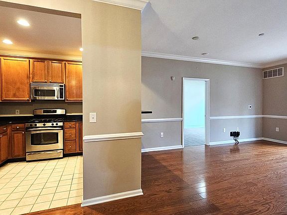 2nd image of 1121 Colts Cir #P