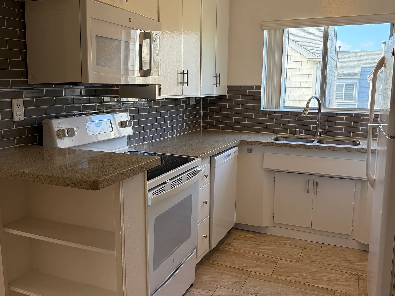 502 Avenue G — Photo 3