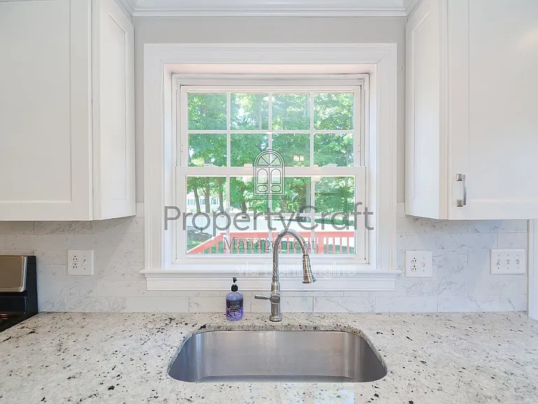 6 Meeting House Ln — Photo 4