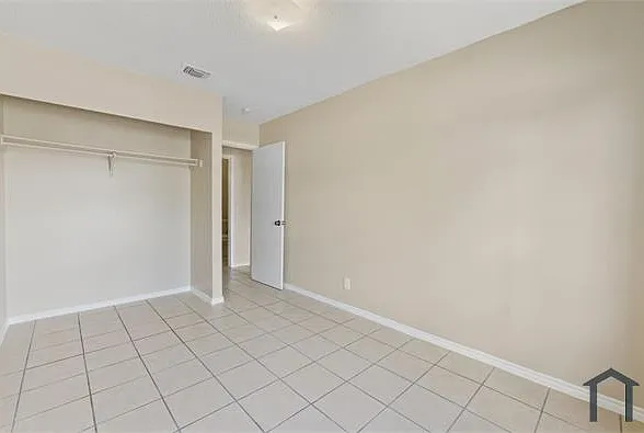1400 Clamp Ave #403 — Photo 10