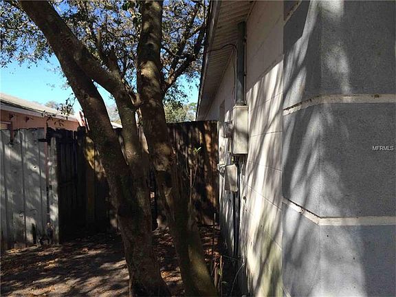 2nd image of 1107 W Knollwood St