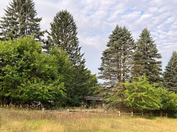 95 Olde Franklin Dr, Howell, MI 48855