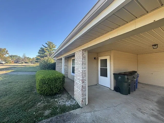 2 bed, 920 sqft, $1,703 — Photo 2