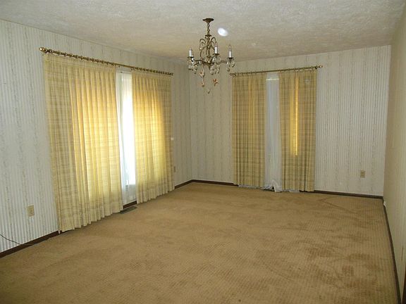 3rd image of 501 E 4th St