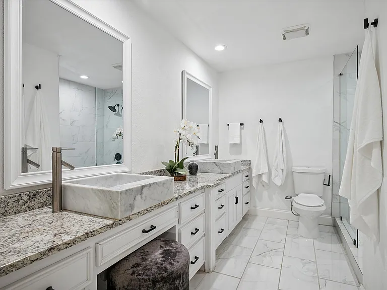 912 Glen Oaks Blvd — Photo 15