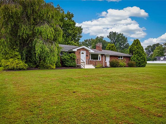 2nd image of 219 Mission Meade Dr