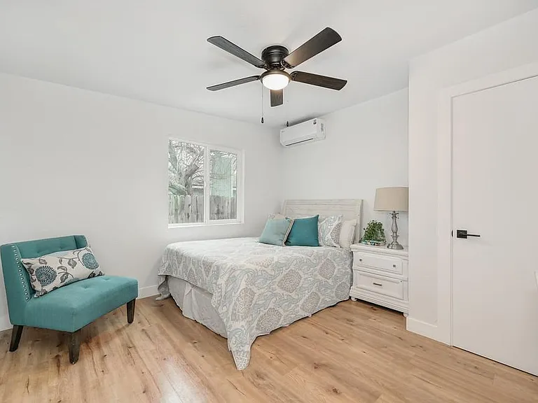 2277 Beaumont St — Photo 19