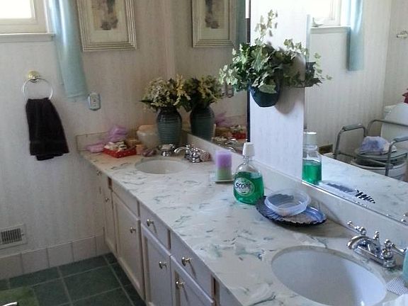 Guest bath with tub spa