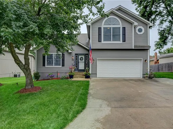 104 NE Eastwood Dr, Blue Springs, MO 64014