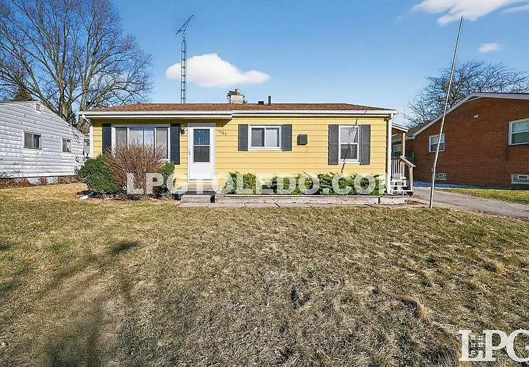 1525 Akron St — Photo 1