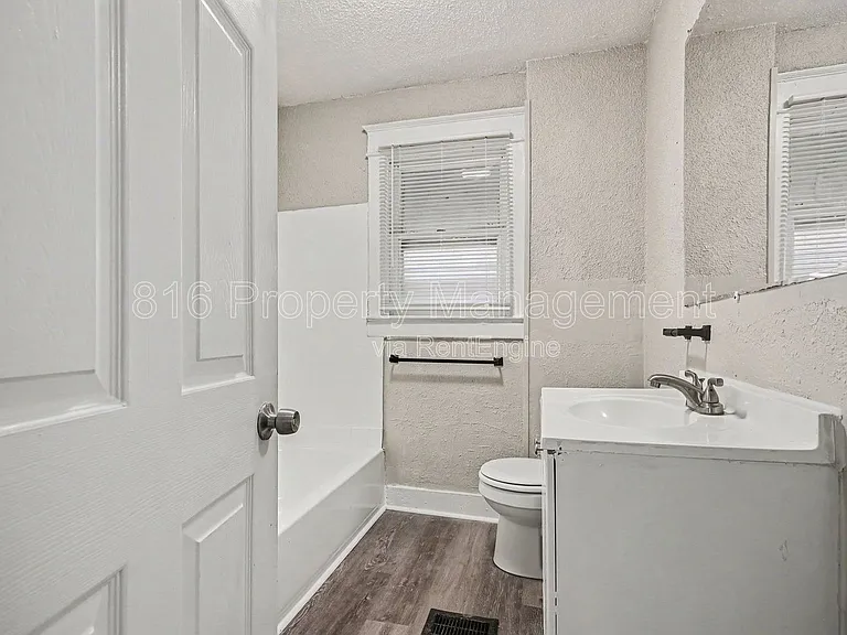 3205 E 31st St — Photo 11