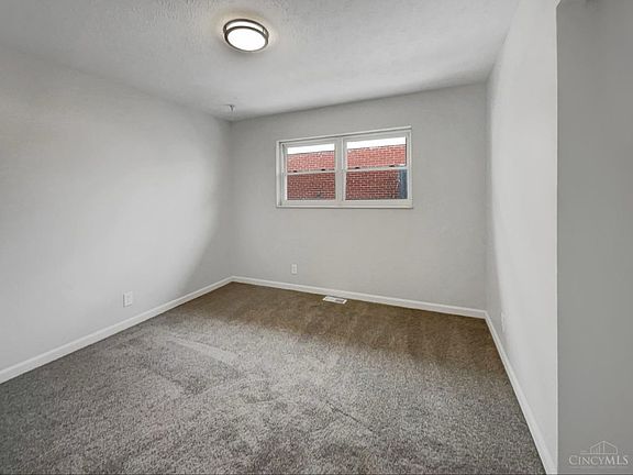 3rd image of 2891 Kingman Dr