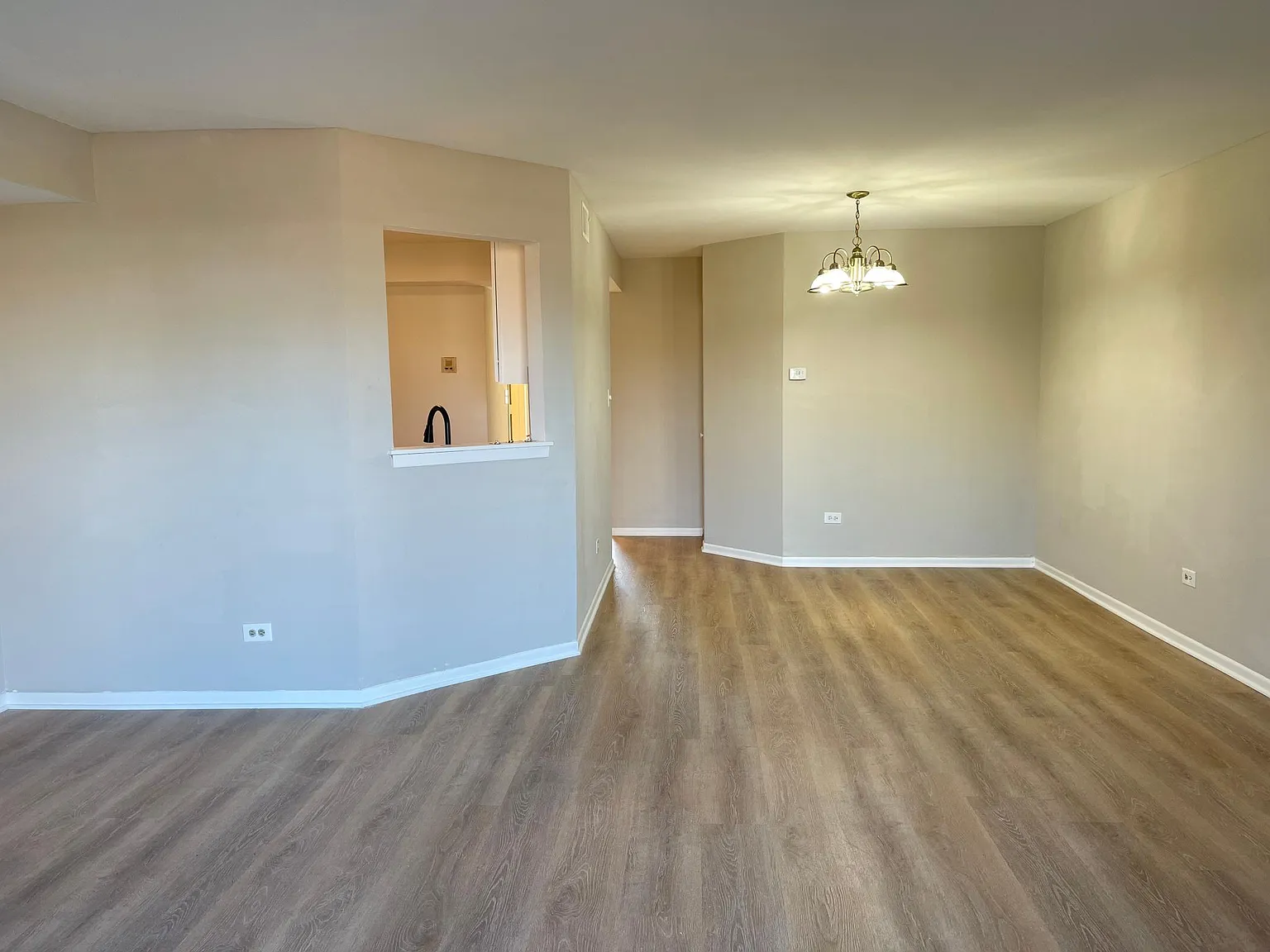 4161 Williamsburg Ct — Photo 2
