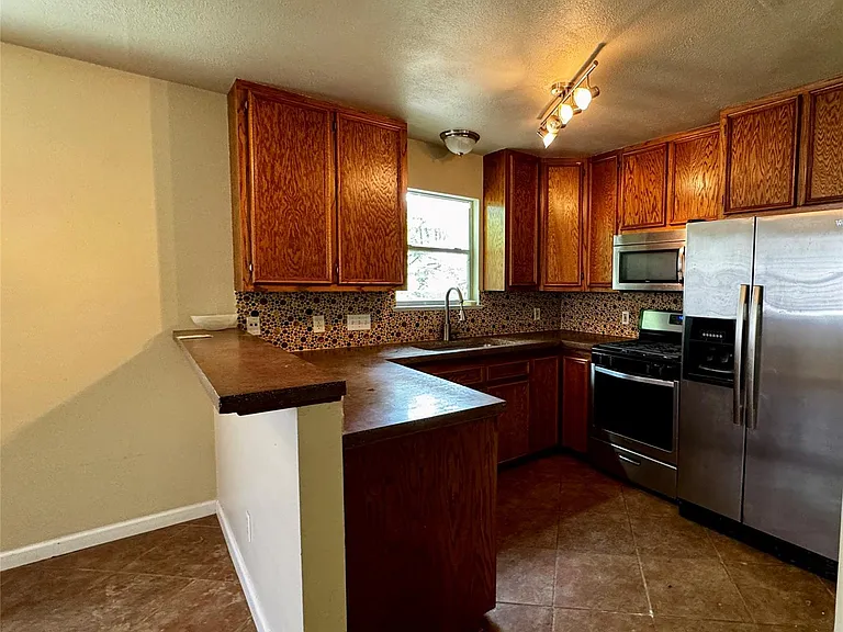 8013 Lazy Ln #B — Photo 6