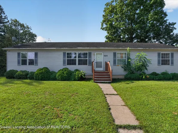 707 Sawyer Rd, Lansing, MI 48911