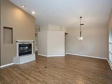 2nd image of 4918 Willowbrook Cir