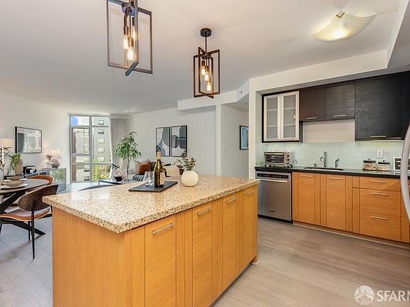 5th image of 170 King St Unit 814