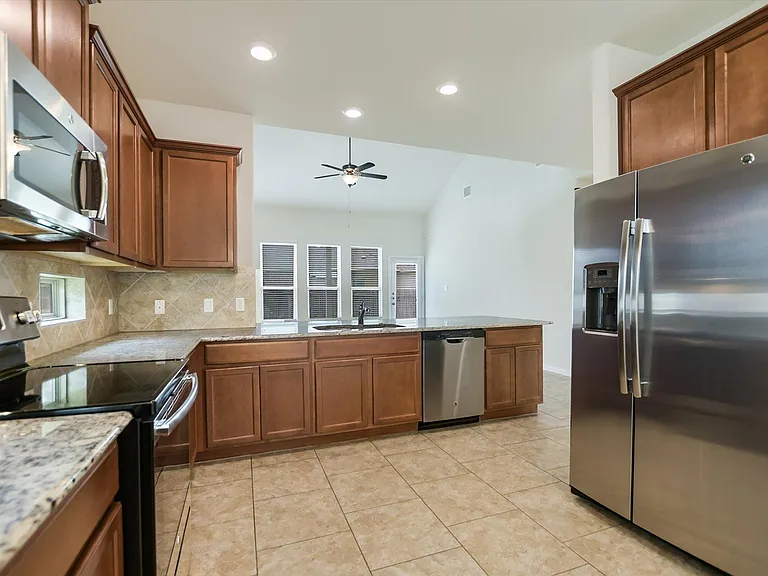 1117 Arvada Dr — Photo 2
