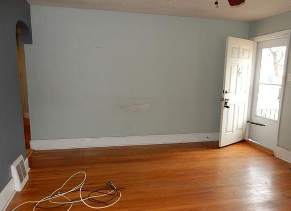 4th image of 8570 Debbie Ct