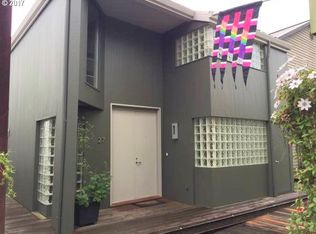 7720 SW Macadam Ave APT 27, Portland, OR