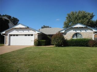 5821 NW 72nd St, Warr Acres, OK 73132