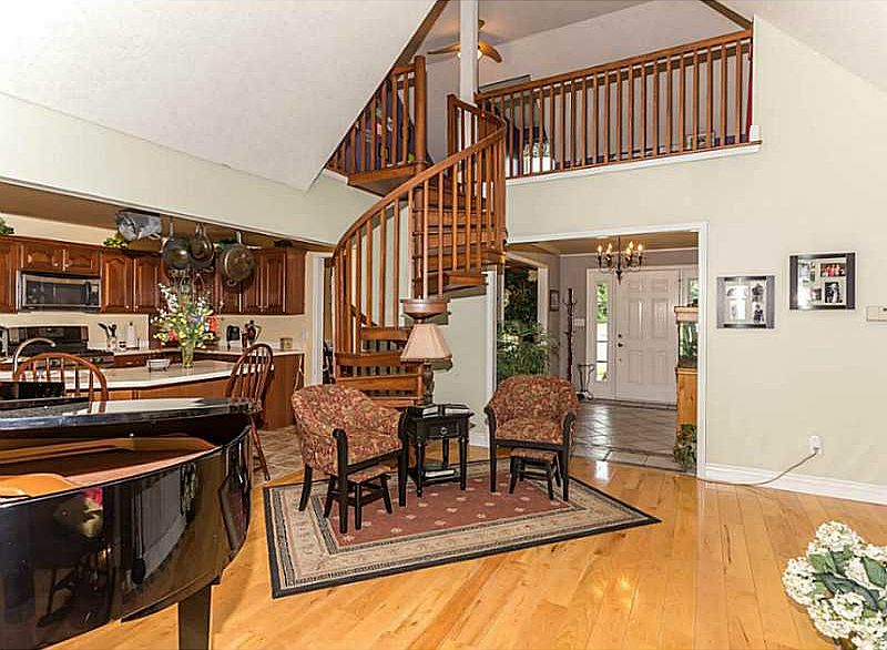 1st image of 10398 Lakewood Dr