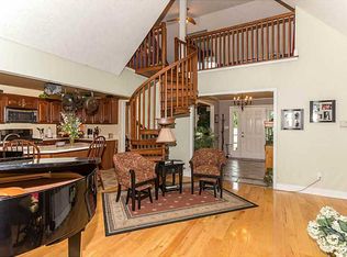 10398 Lakewood Dr, Zionsville, IN 46077