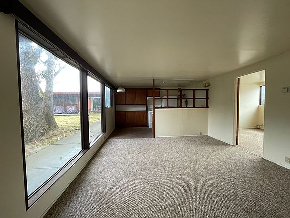 4th image of 1724-1732 J St #24-3