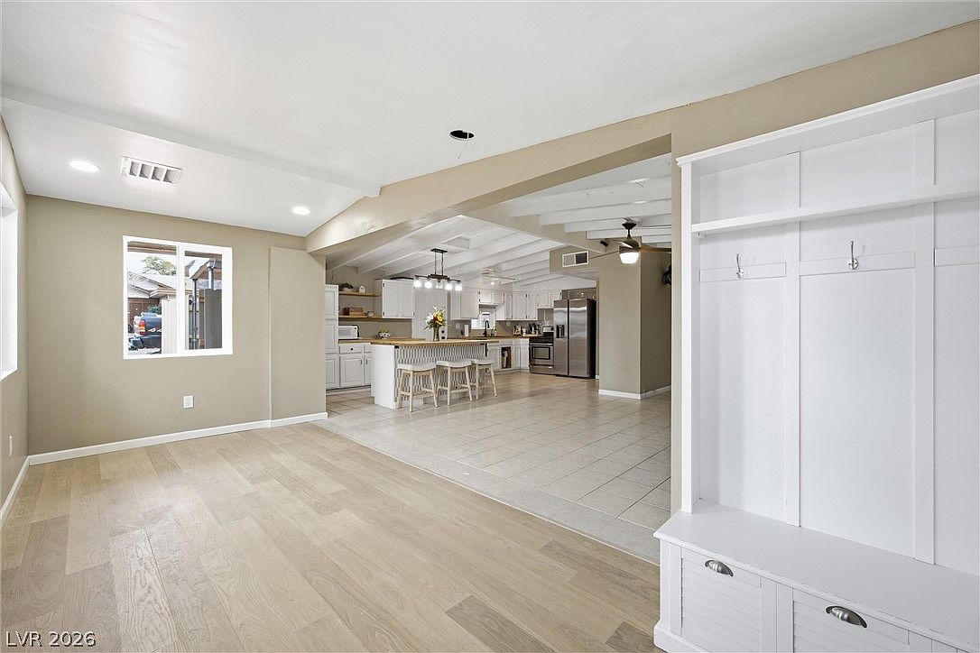 256 Hillcrest Dr — photo 3