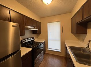 1300 N College St #211, Gonzales, TX 78629