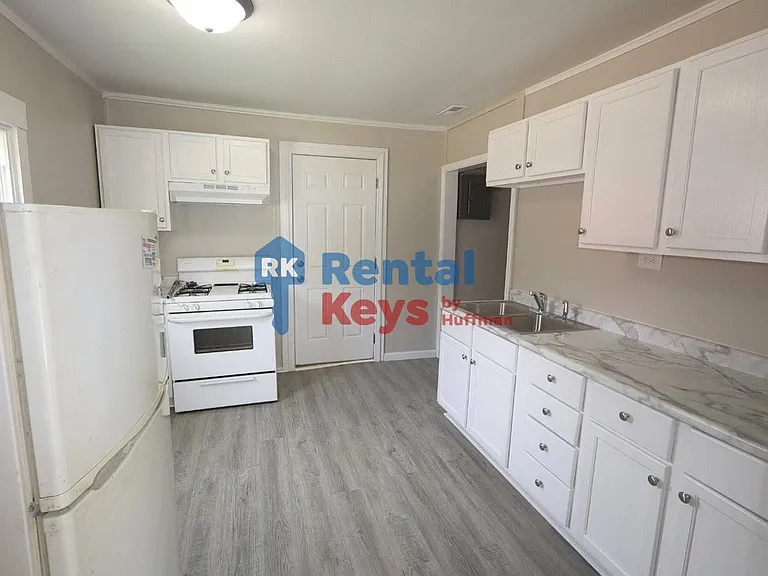 2417 2419 N Harlan Avenue — Photo 19