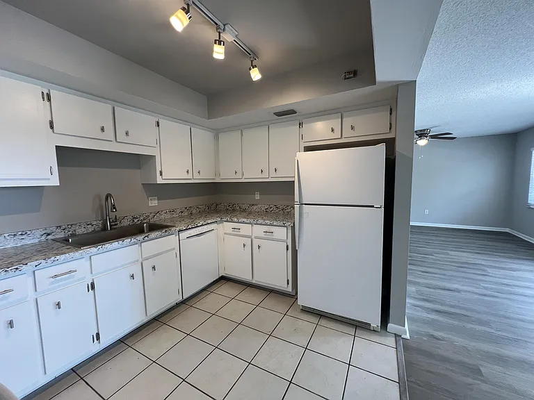 639 SE 13th Ave #120 — Photo 11
