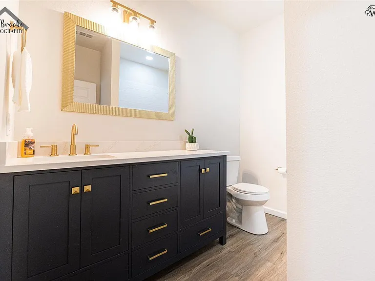 103 W Aldine St — Photo 21