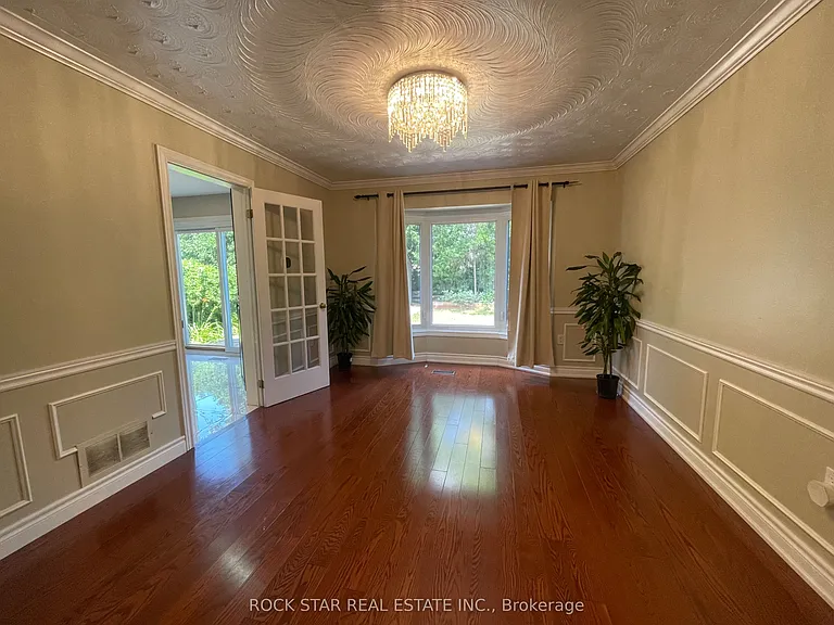 106 Milbourne Cres — Photo 8