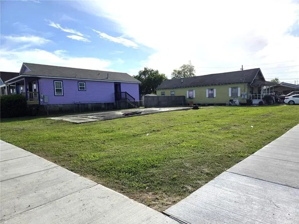 2334-2336 2338 Clouet St, New Orleans, LA 70117