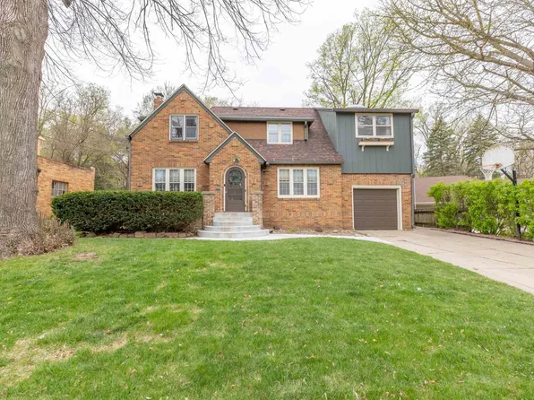 3055 Valley Dr, Sioux City, IA 51104
