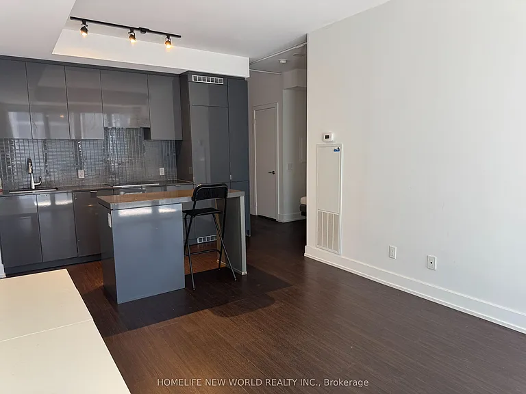 7 Grenville St #1009 — Photo 6