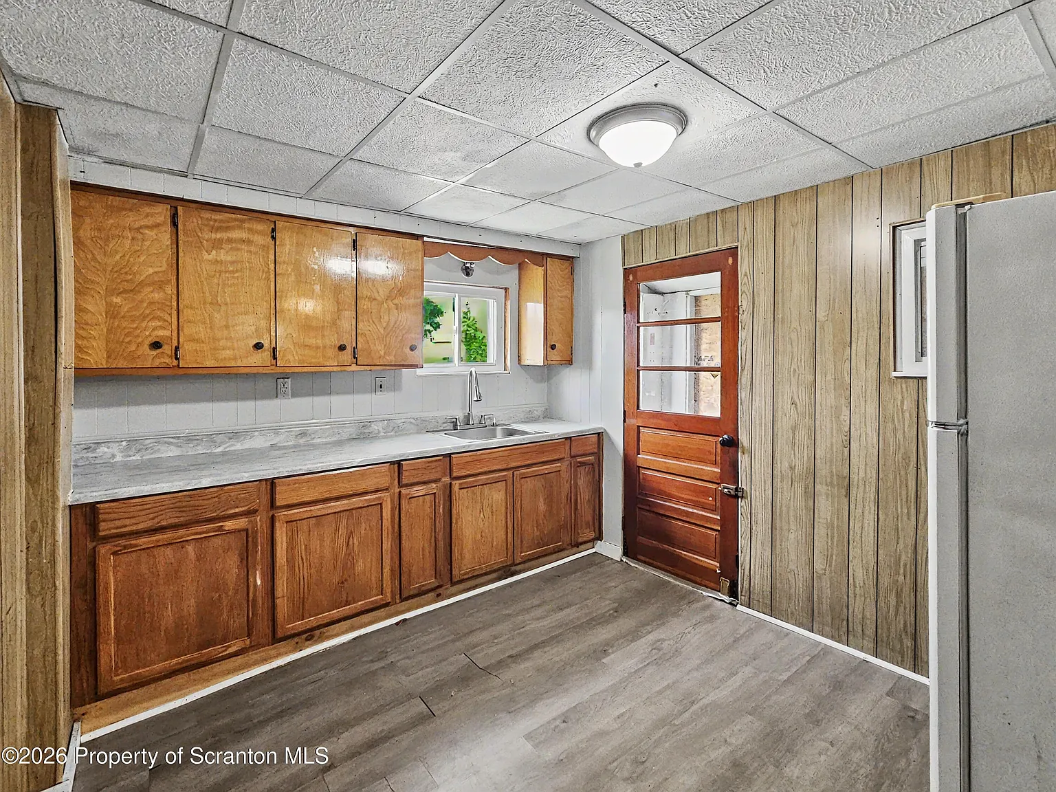 3 bed, 1.0 bath, 1140 sqft, $1,375 — Photo 3