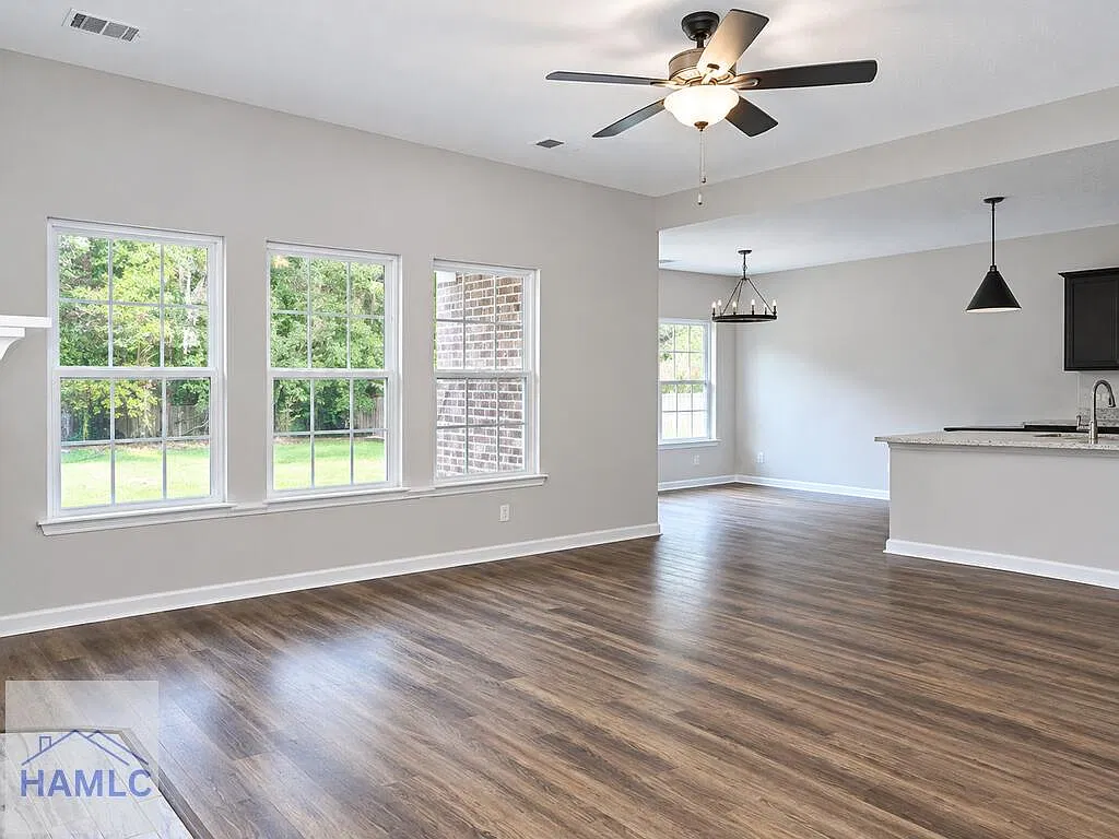 4 bed, 2.0 bath, 1924 sqft, $2,200 — Photo 2