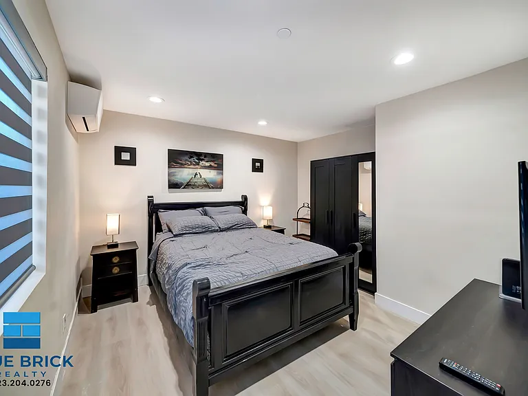 5843 Vanalden Ave — Photo 7