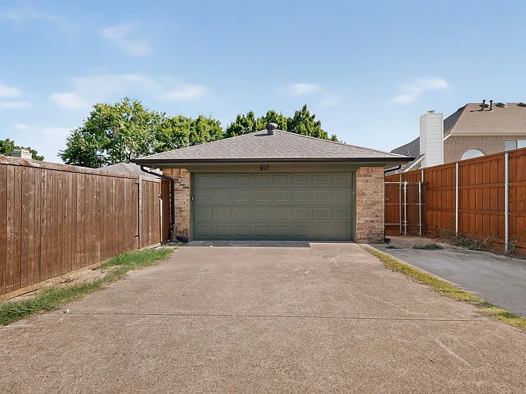 817 Sycamore Creek Rd — Photo 45