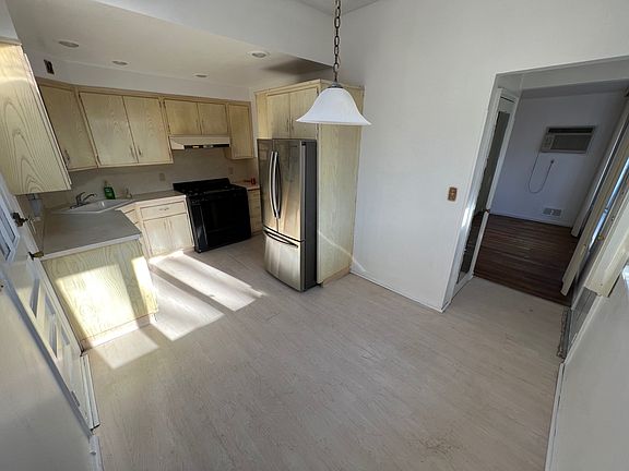 5th image of 8149 242nd St