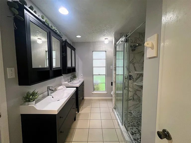 1202 Manorglen Dr — Photo 4